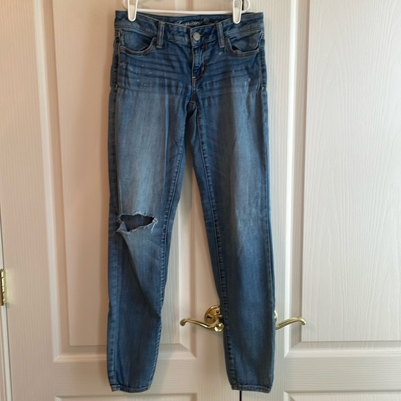 American Eagle Ripped Jeggings in Size 4 - Picture 1 of 4